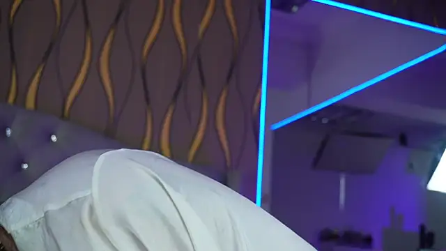 lovely sophia  online show from 25, 11, 2025