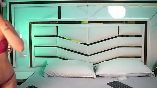 Snapshot of luciana_agudelo chatting on 16, 12, 2025 luciana agudelo online show from 16, 12, 2025