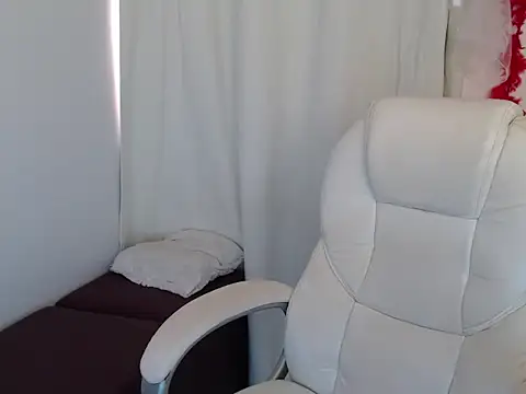 Snapshot of Perla_2026 chatting on 3, 12, 2025 Perla 2026 online show from 3, 12, 2025