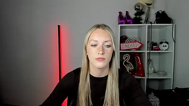 Snapshot of EvelynBlond chatting on 26, 6, 2026 EvelynBlond online show from 26, 6, 2026