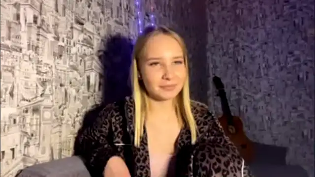 SophieLorein online show from 28, 11, 2025