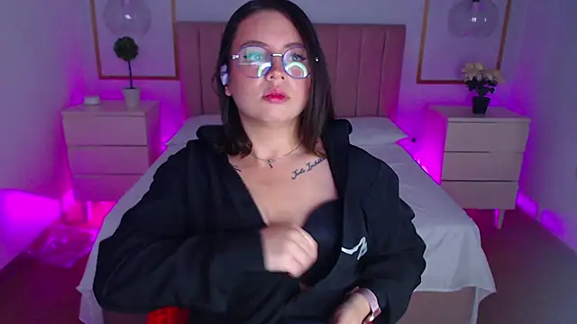 Snapshot of Alice_Sinclair_ chatting on 20, 11, 2025 Alice Sinclair online show from 20, 11, 2025