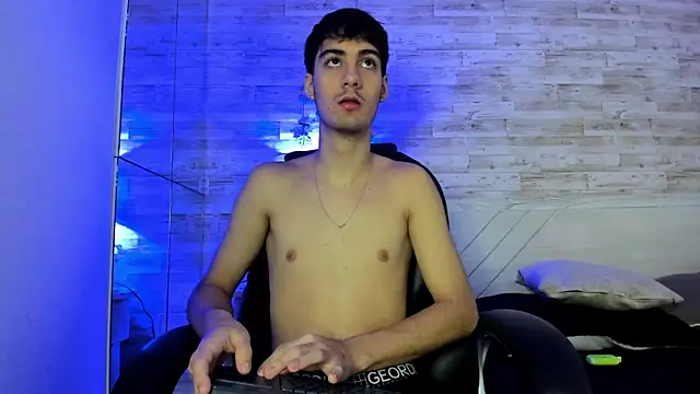 Snapshot of Emir_Ozan_ chatting on 2, 12, 2025 Emir Ozan online show from 2, 12, 2025