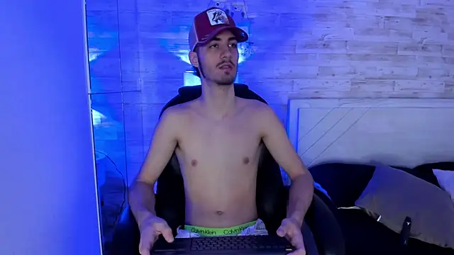 Snapshot of Emir_Ozan_ chatting on 21, 12, 2025 Emir Ozan online show from 21, 12, 2025