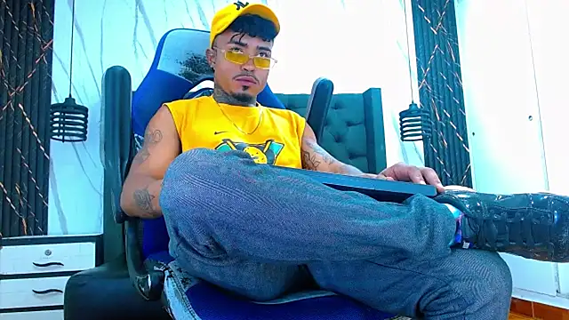 Hot Latino x online show from 19, 2, 2026