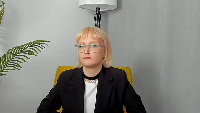 Snapshot of OrphaPerkins chatting on 21, 11, 2025 OrphaPerkins online show from 21, 11, 2025