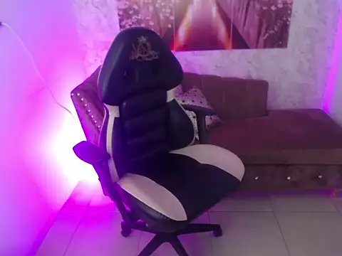 Aylanny m online show from 7, 1, 2026