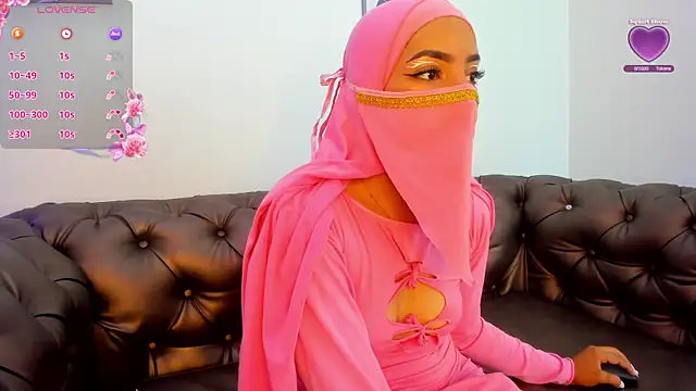 Snapshot of layla_Habid chatting on 26, 11, 2025 layla Habid online show from 26, 11, 2025