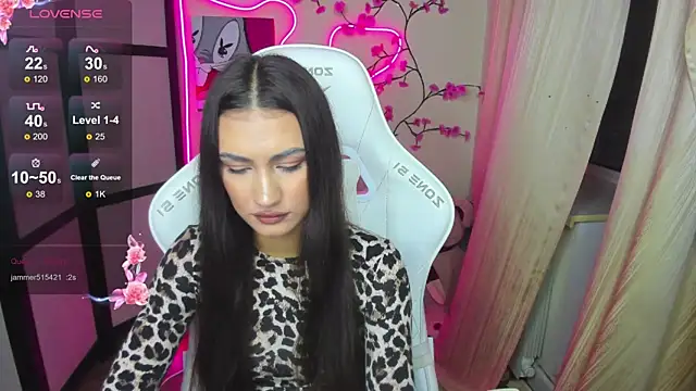 Snapshot of AdeleLuu chatting on 24, 11, 2025 AdeleLuu online show from 24, 11, 2025