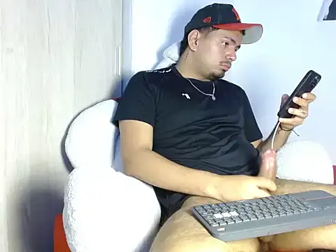 Snapshot of Henry_villa23 chatting on 11, 2, 2026 Henry villa23 online show from 11, 2, 2026