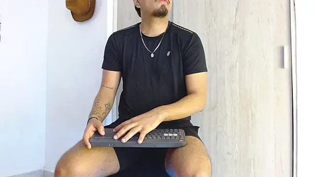 Snapshot of Henry_villa23 chatting on 2, 3, 2026 Henry villa23 online show from 2, 3, 2026