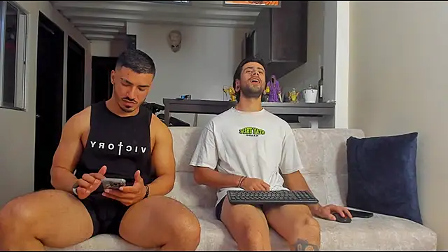 Snapshot of heteros_curious chatting on 22, 11, 2025 heteros curious online show from 22, 11, 2025