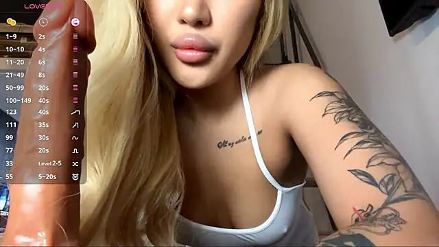 EIeniVanwart online show from 4, 2, 2026