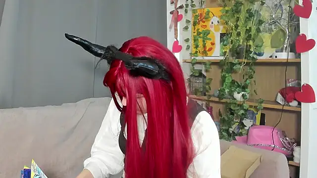 Snapshot of ShanaHearns chatting on 28, 11, 2025 ShanaHearns online show from 28, 11, 2025