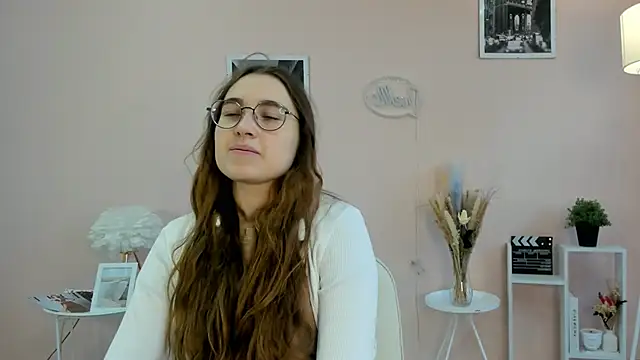 Snapshot of DebbraBickler chatting on 26, 11, 2025 DebbraBickler online show from 26, 11, 2025