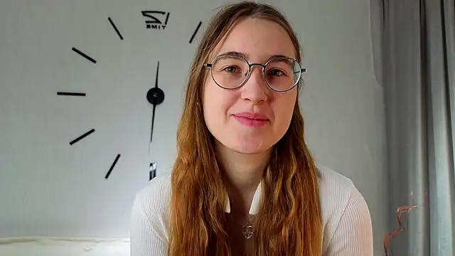 Snapshot of DebbraBickler chatting on 30, 11, 2025 DebbraBickler online show from 30, 11, 2025