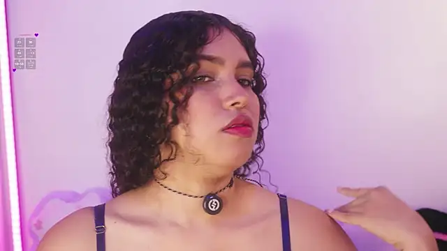 EloiseSweetxx online show from 11, 4, 2026