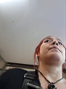 Snapshot of Eveeelyn25 chatting on 25, 11, 2025 Eveeelyn25 online show from 25, 11, 2025