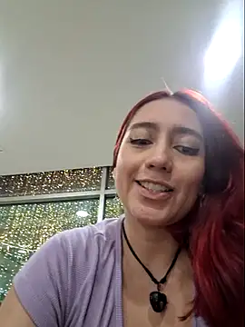 Snapshot of Eveeelyn25 chatting on 25, 11, 2025 Eveeelyn25 online show from 25, 11, 2025