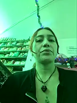 Snapshot of Eveeelyn25 chatting on 30, 11, 2025 Eveeelyn25 online show from 30, 11, 2025