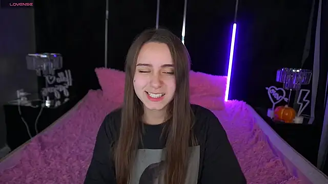 Snapshot of TinyNatalie chatting on 26, 11, 2025 TinyNatalie online show from 26, 11, 2025