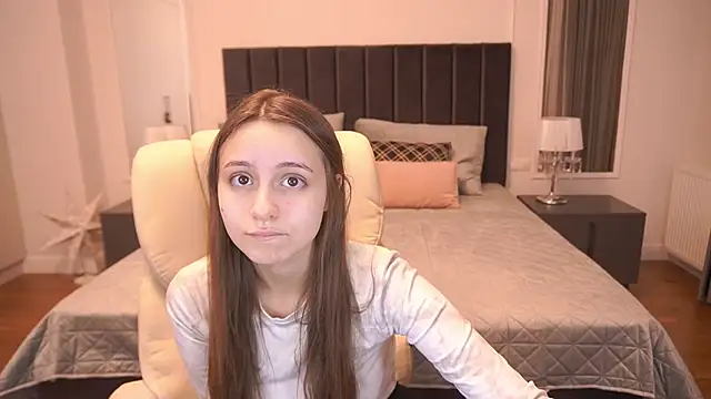 Snapshot of TinyNatalie chatting on 20, 12, 2025 TinyNatalie online show from 20, 12, 2025