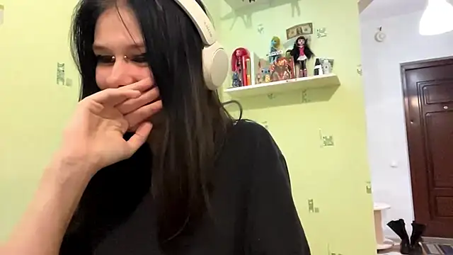 Snapshot of TraceeSchutt chatting on 3, 12, 2025 TraceeSchutt online show from 3, 12, 2025