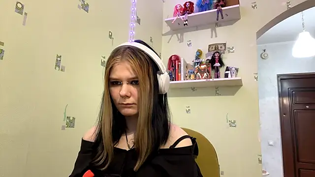 Snapshot of TraceeSchutt chatting on 21, 12, 2025 TraceeSchutt online show from 21, 12, 2025