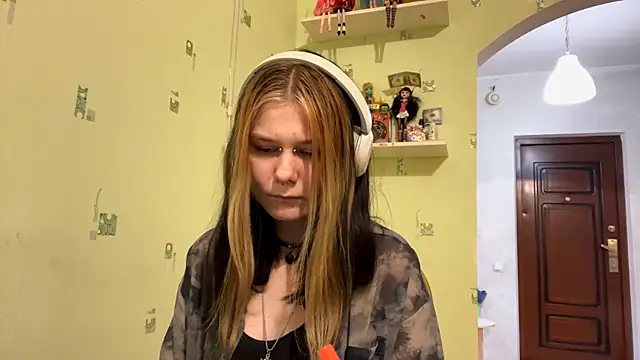 Snapshot of TraceeSchutt chatting on 7, 1, 2026 TraceeSchutt online show from 7, 1, 2026