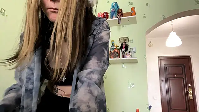 Snapshot of TraceeSchutt chatting on 8, 1, 2026 TraceeSchutt online show from 8, 1, 2026