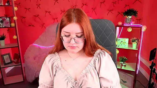 Snapshot of StaceyJensen chatting on 2, 12, 2025 StaceyJensen online show from 2, 12, 2025