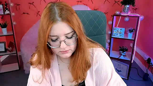 Snapshot of StaceyJensen chatting on 15, 12, 2025 StaceyJensen online show from 15, 12, 2025