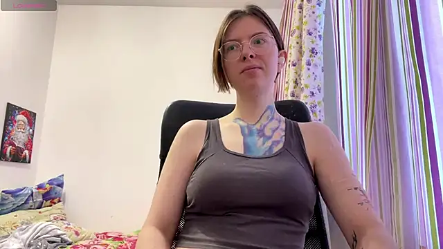 Snapshot of FiorettaFen chatting on 25, 11, 2025 FiorettaFen online show from 25, 11, 2025