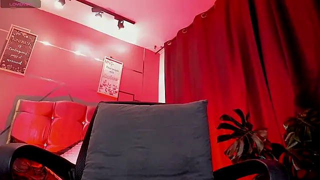 Snapshot of IAN_LEIN chatting on 2, 12, 2025 IAN LEIN online show from 2, 12, 2025