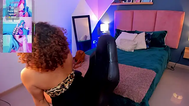 Snapshot of Raven_Curly chatting on 26, 11, 2025 Raven Curly online show from 26, 11, 2025