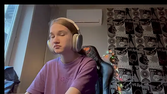 helgicuteness online show from 15, 12, 2025