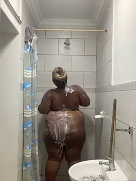 Snapshot of cuddlegiantbear chatting on 24, 11, 2025 cuddlegiantbear online show from 24, 11, 2025