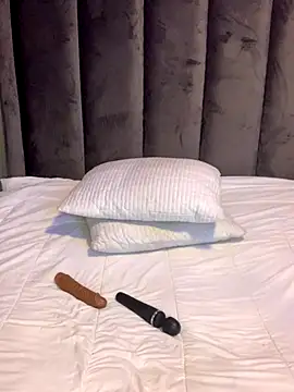 Snapshot of cuddlegiantbear chatting on 26, 11, 2025 cuddlegiantbear online show from 26, 11, 2025