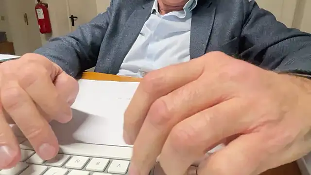 Snapshot of SimonZydar chatting on 27, 11, 2025 SimonZydar online show from 27, 11, 2025