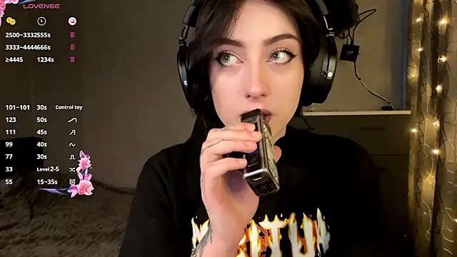 Meowluly online show from 4, 2, 2026