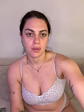 laraslittlesecrett online show from 5, 4, 2026