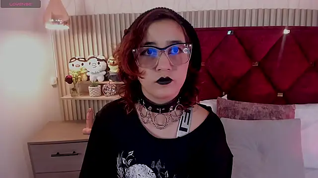 Kiri Velvet online show from 14, 5, 2026