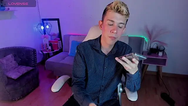 Snapshot of Juaan_Diick chatting on 4, 2, 2026 Juaan Diick online show from 4, 2, 2026