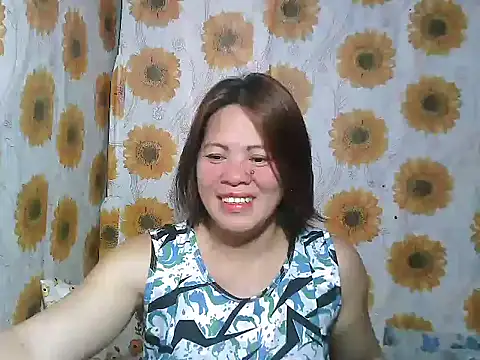 Snapshot of Smilinglovely chatting on 3, 3, 2026 Smilinglovely online show from 3, 3, 2026