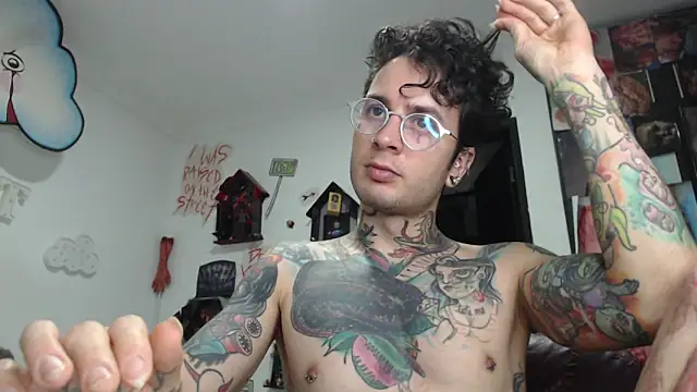 Snapshot of CryBoy13 chatting on 24, 11, 2025 CryBoy13 online show from 24, 11, 2025