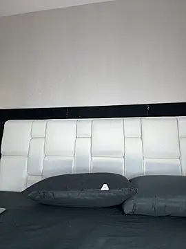 Celeste Valencia  online show from 23, 4, 2026