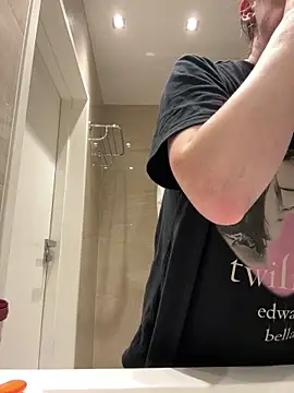 TomilaSi online show from 2, 4, 2026