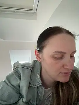 Snapshot of TomilaSi chatting on 4, 7, 2026 TomilaSi online show from 4, 7, 2026