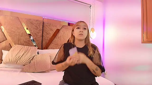 emma cook  online show from 28, 11, 2025