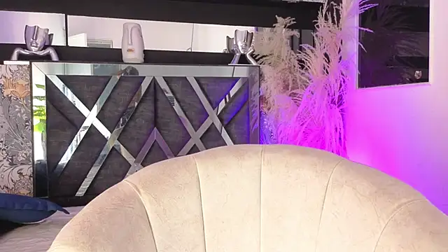 Snapshot of megan_lenon chatting on 14, 7, 2026 megan lenon online show from 14, 7, 2026